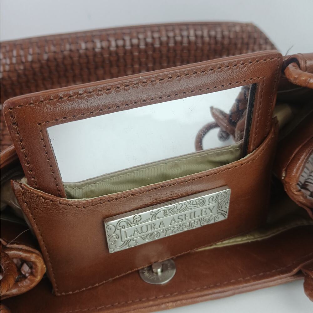 Laura Ashley VTG Woven Leather Crossbody/Backpack Purse Inner Pocket Mirror - Picture 7 of 8
